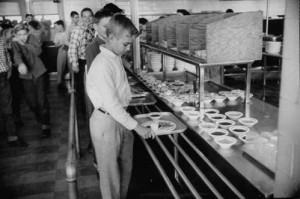 school-cafeteria-1950s